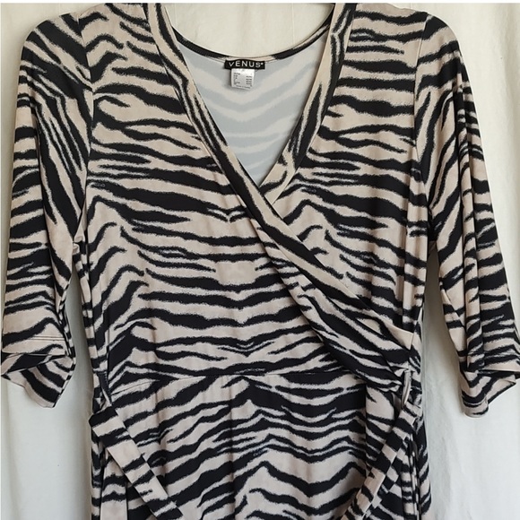 VENUS Dresses & Skirts - ✨VENUS NWOT Black and Cream Animal Maxi Dress Size Medium